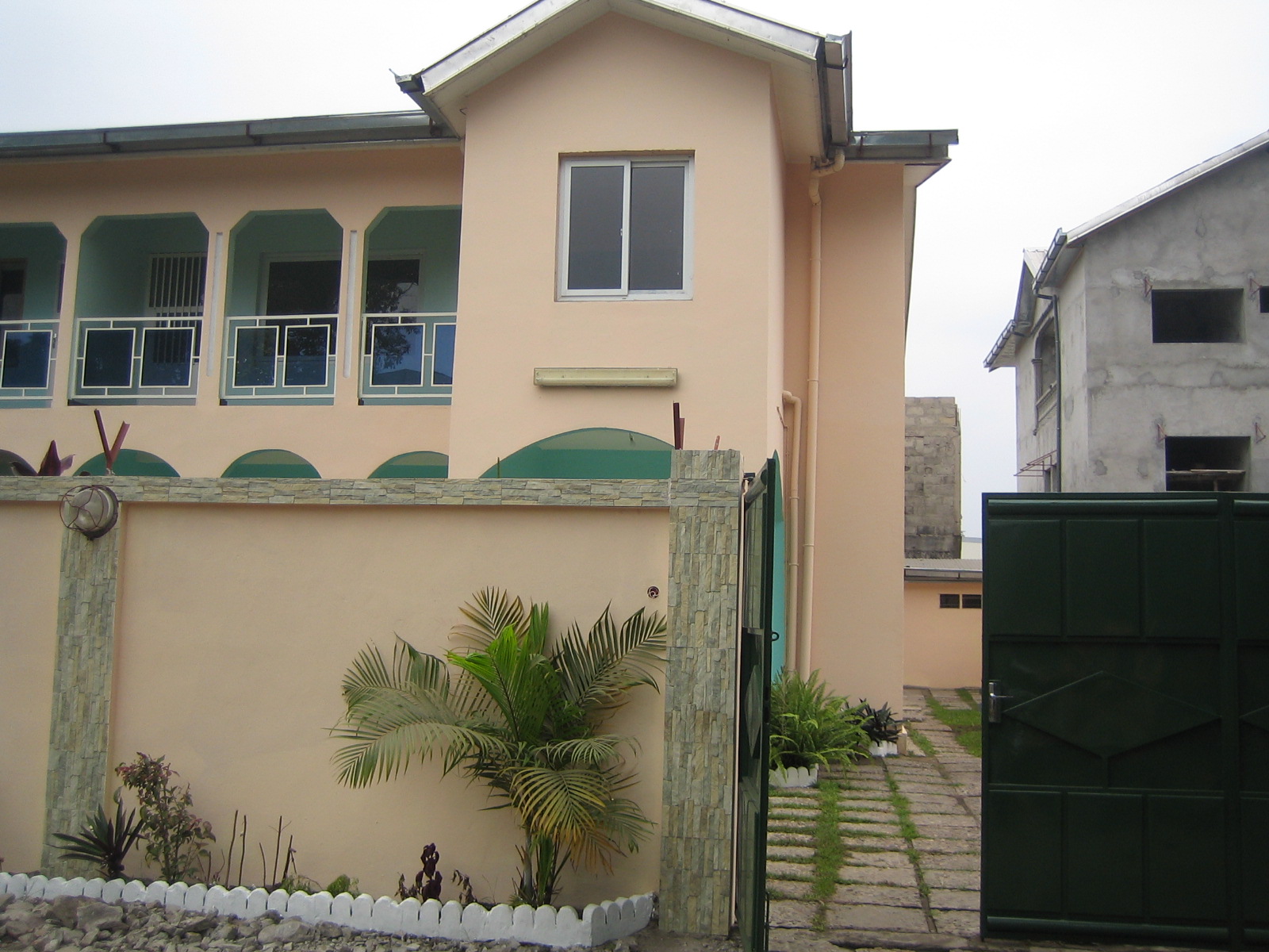 VILLAS A LOUER/ BZV DERRIERE AMB USA