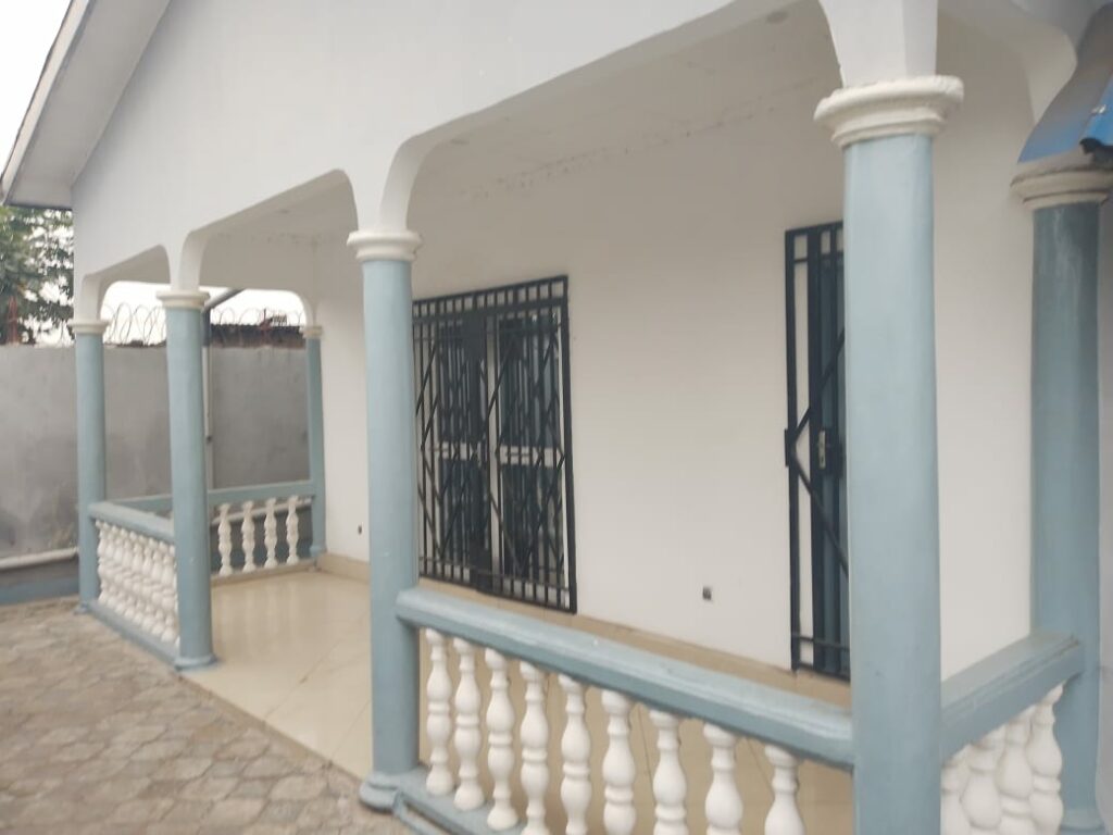 MAISON 4 CHAMBRES + STUDIO À LOUER – QUARTIER 5 CHEMINS, BACONGO