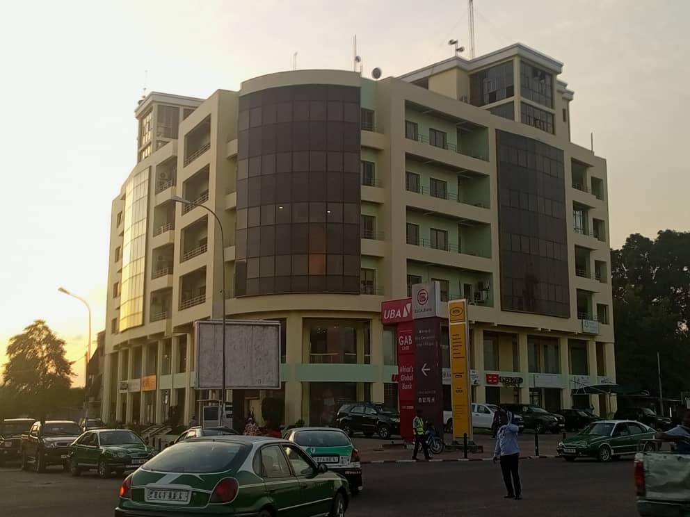IMMEUBLE À VENDRE – ROND-POINT AÉROPORT, BRAZZAVILLE